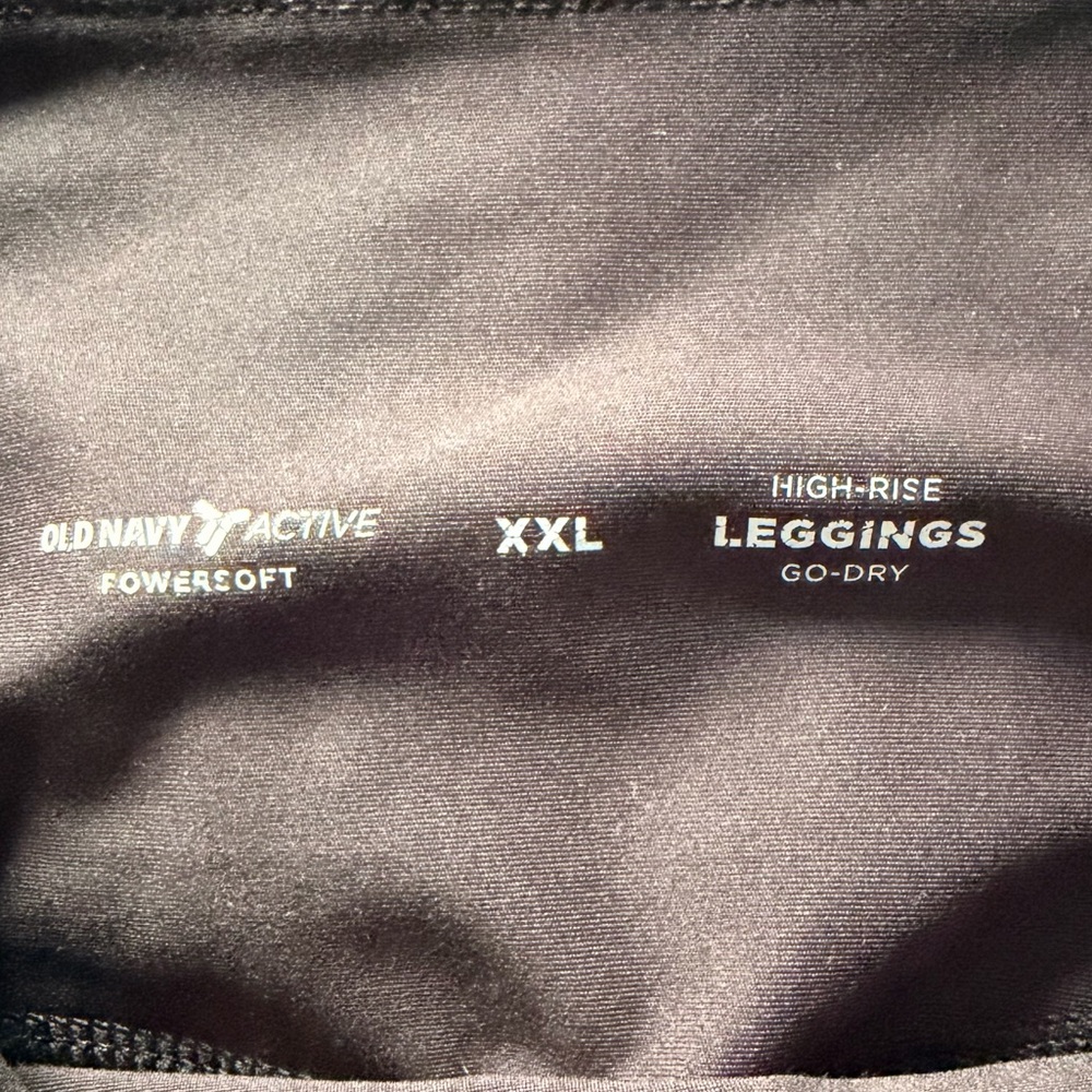 Old Navy Black High-Waisted PowerSoft 7/8 Pocket Leggings - Picture 6 of 8